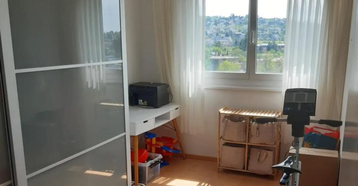 Bright 4-room apartment with beautiful views in Nidau - Photo 6 of 8