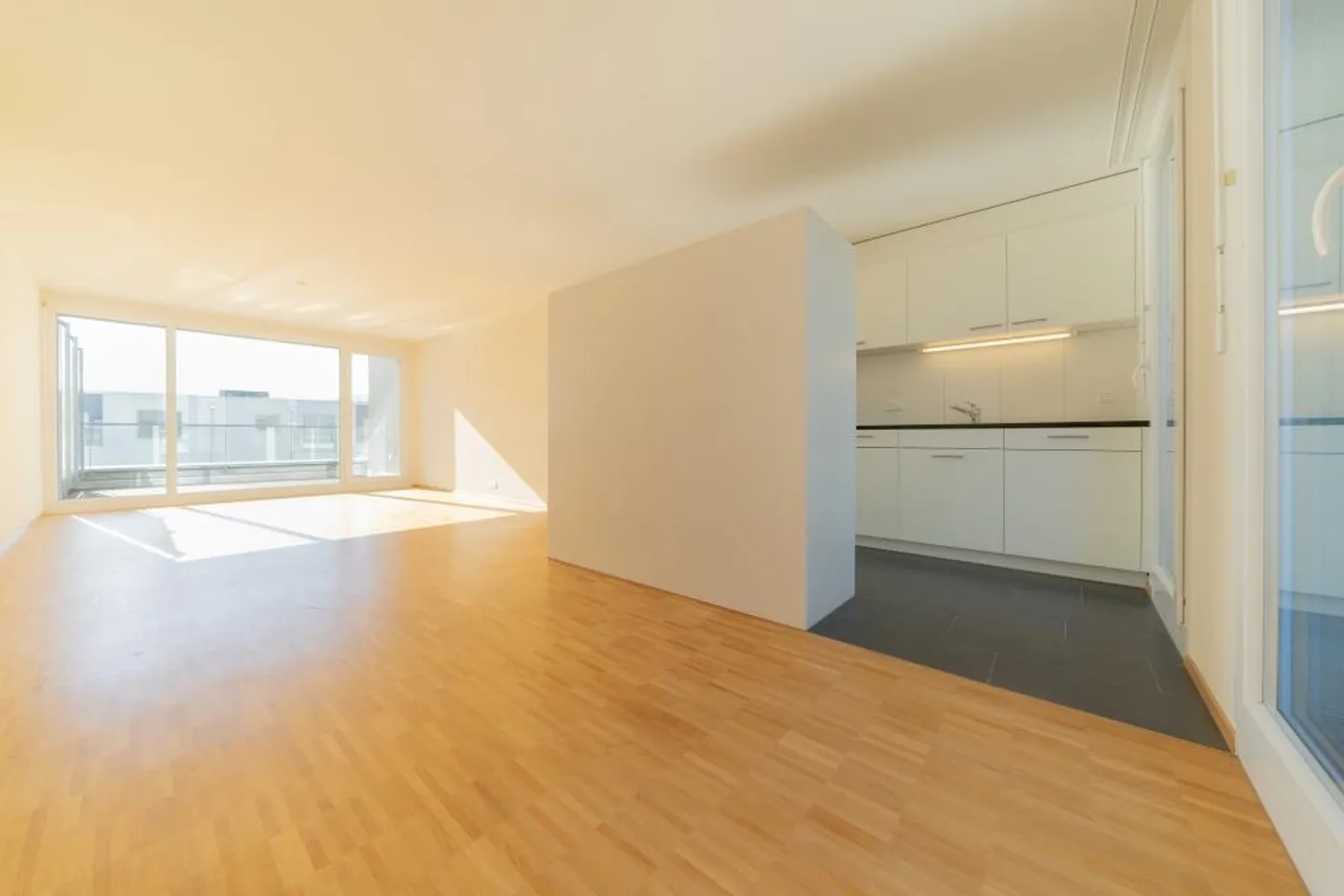 Light-flooded attic apartment - Photo 2 of 6