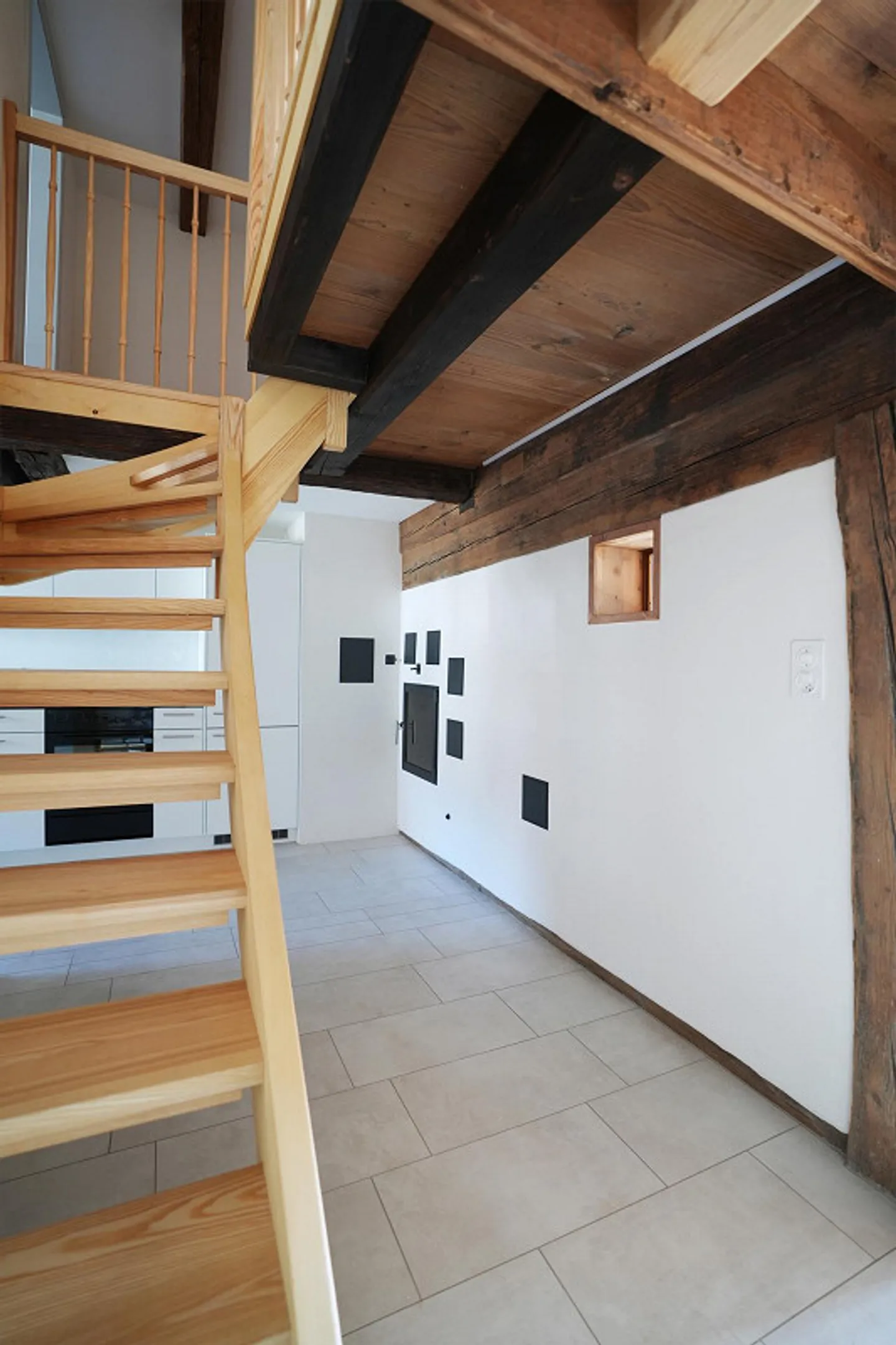 Historical old building apartment renovated in 2022 - Photo 4 of 17