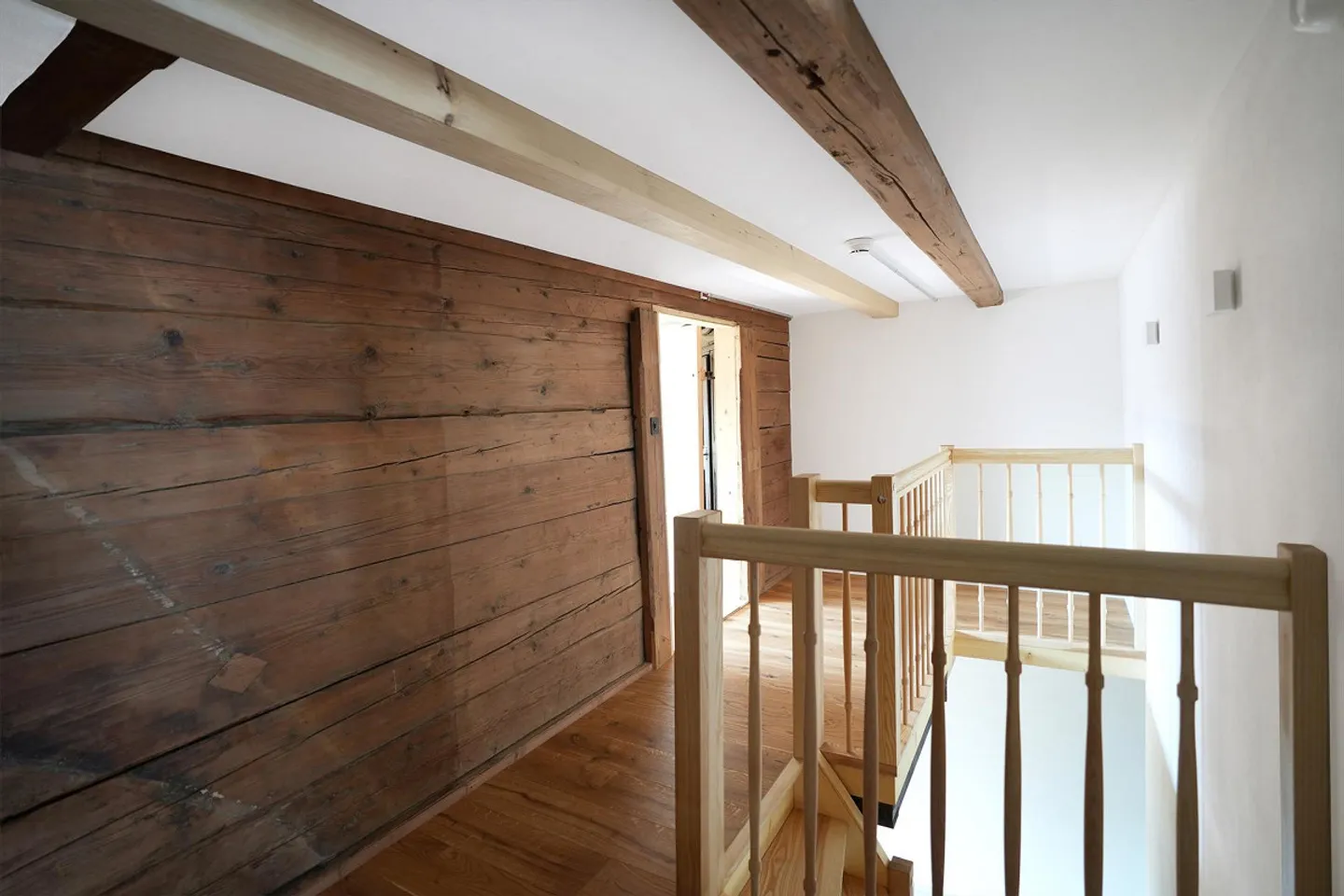 Historical old building apartment renovated in 2022 - Photo 7 of 17
