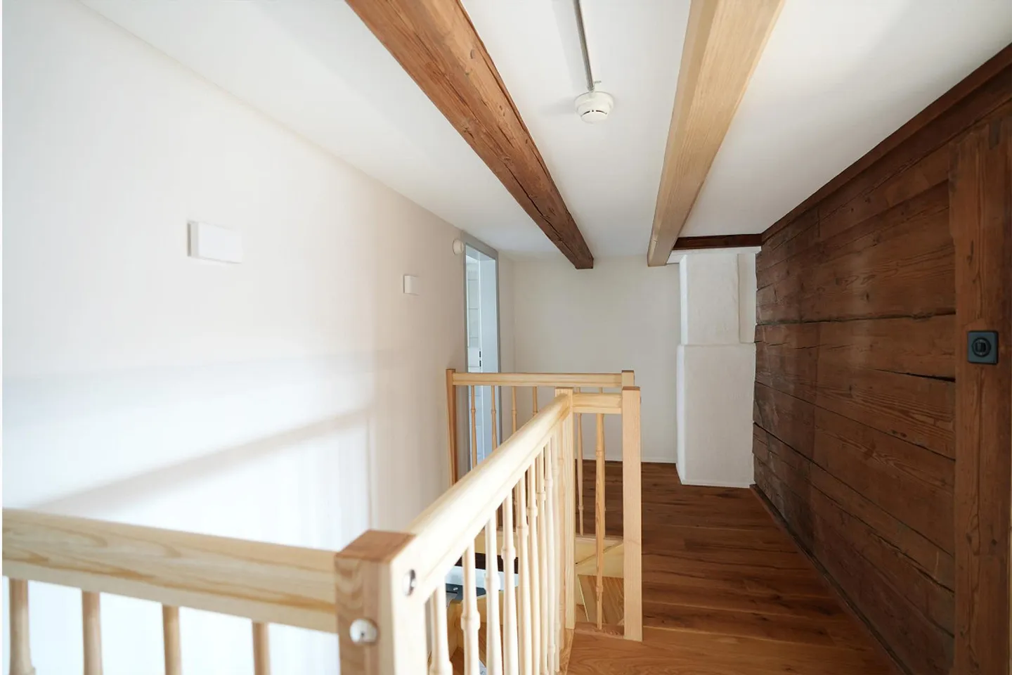 Historical old building apartment renovated in 2022 - Photo 8 of 17