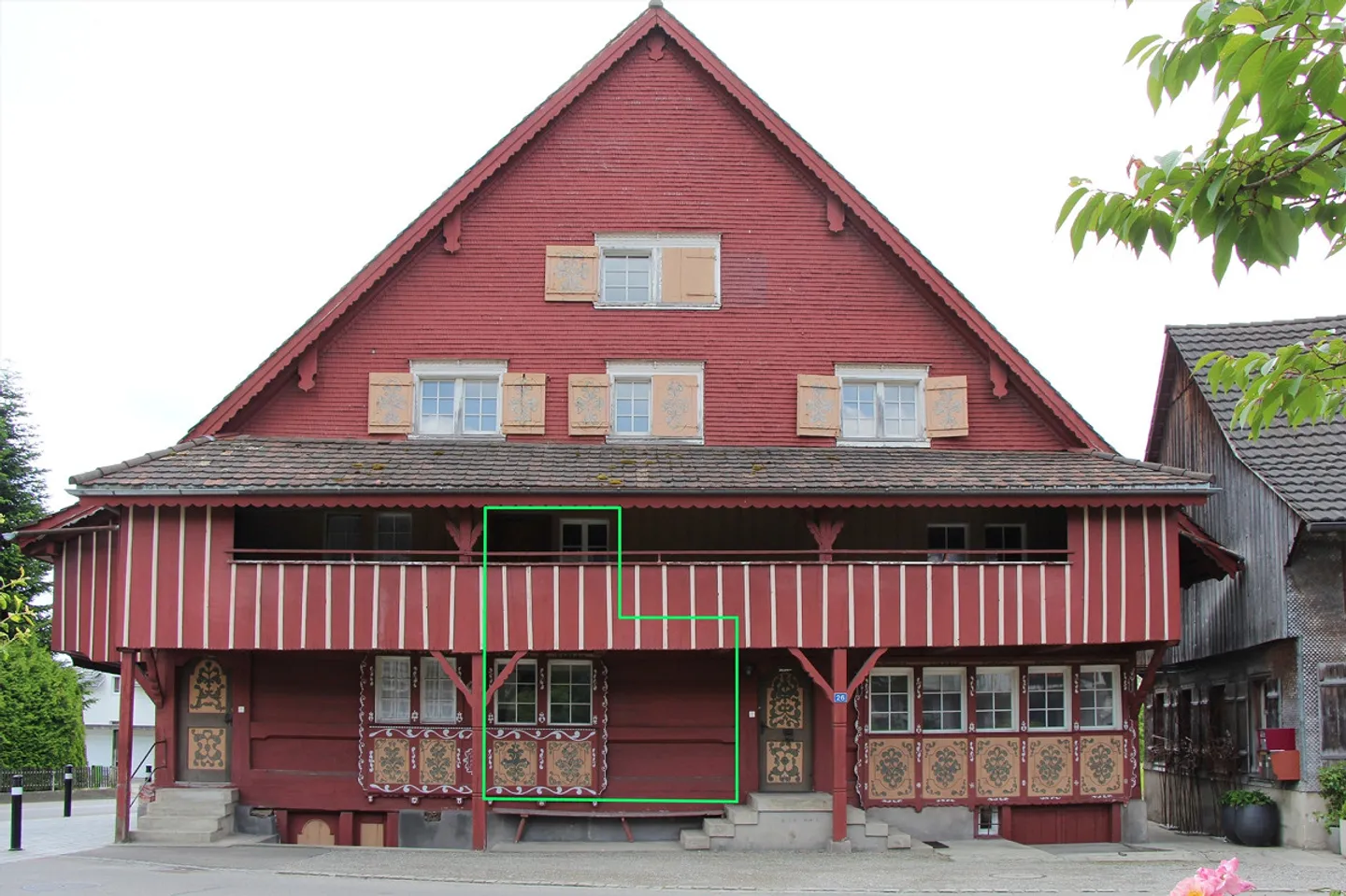 Historical old building apartment renovated in 2022 - Photo 16 of 17