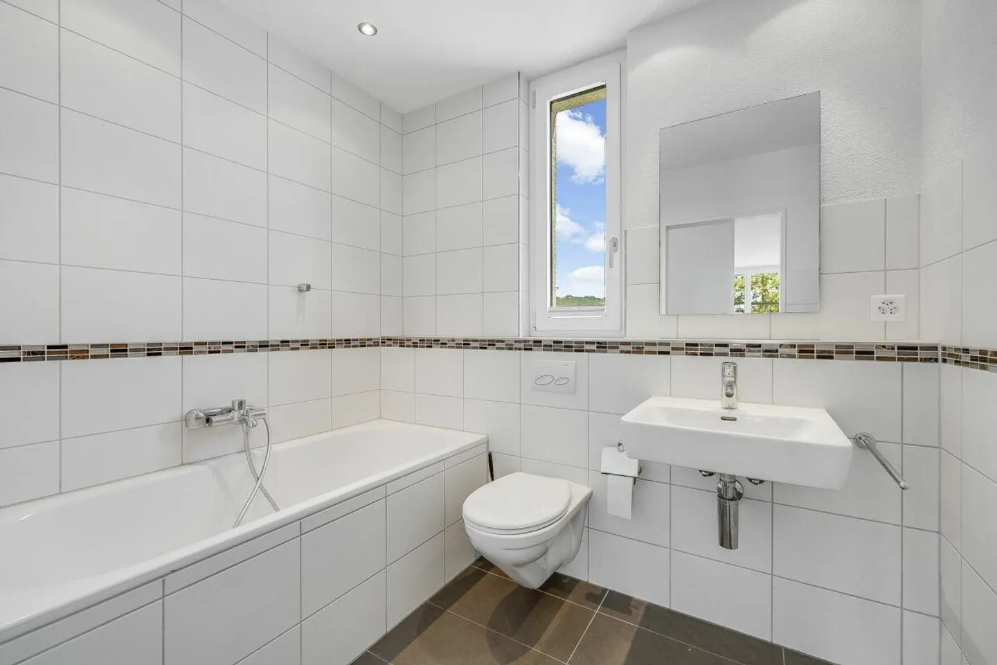 Attico con due terrazze e posto auto - Foto 9 di 13