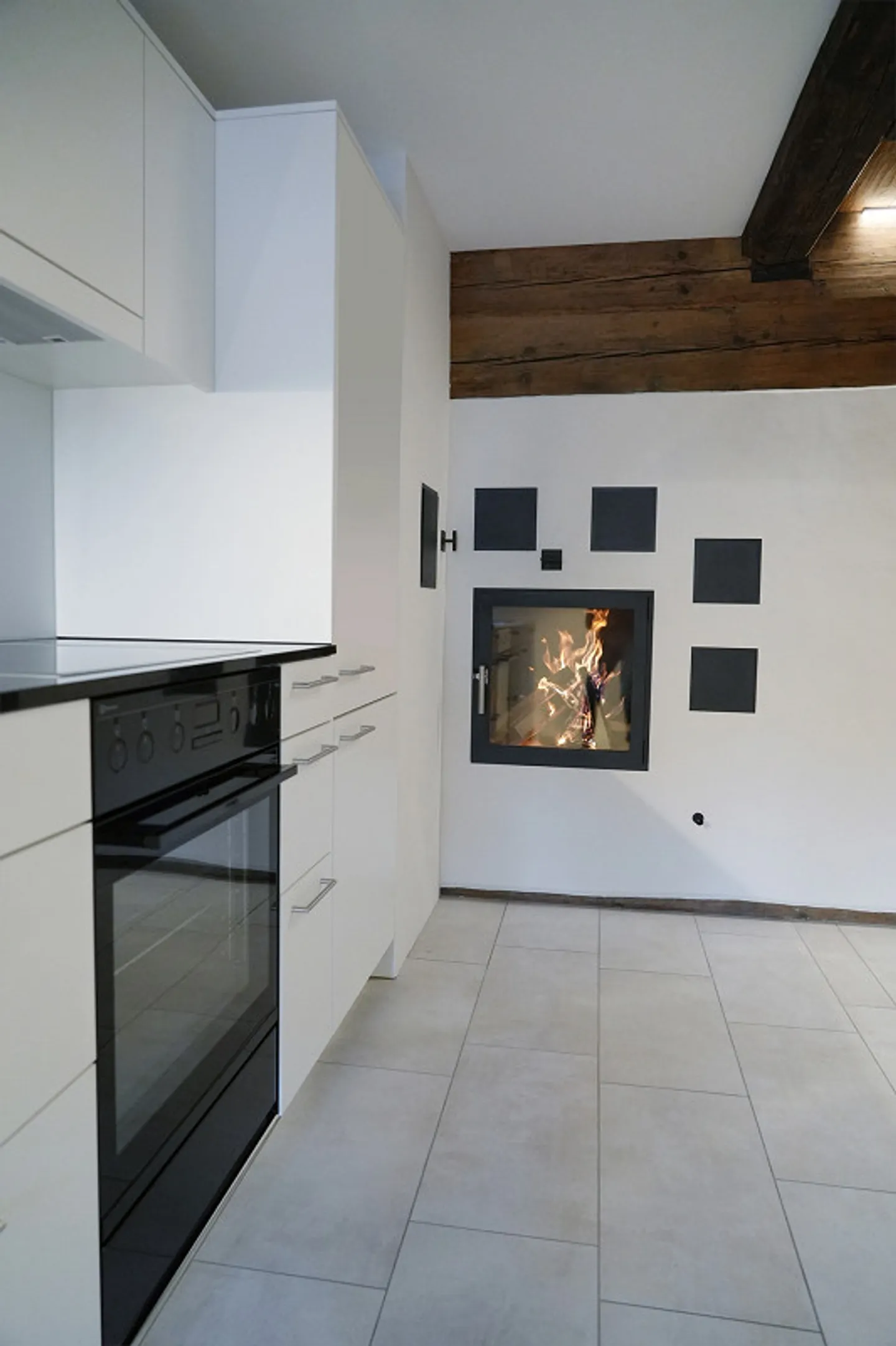 Historical old building apartment renovated in 2022 - Photo 2 of 17