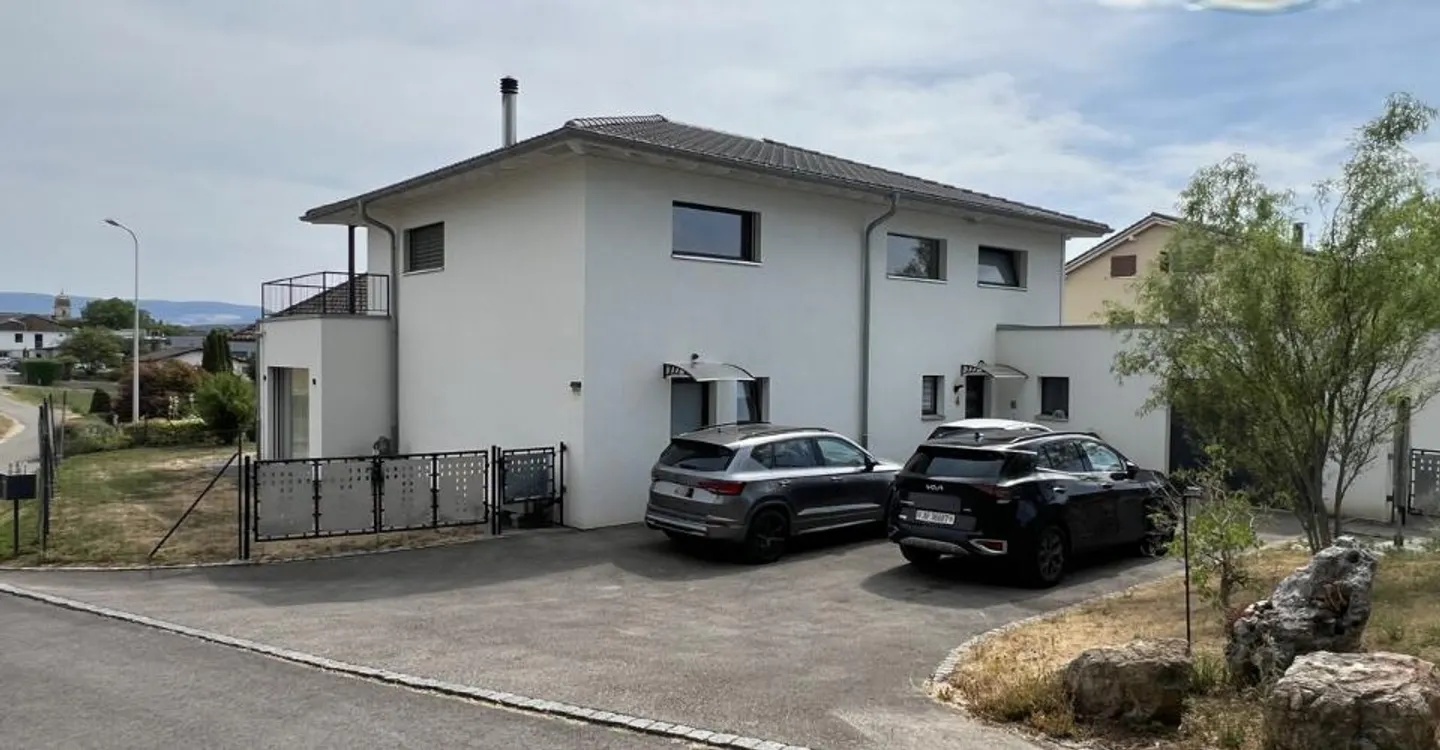 Modernes Haus mit Garten - Foto 2 von 11