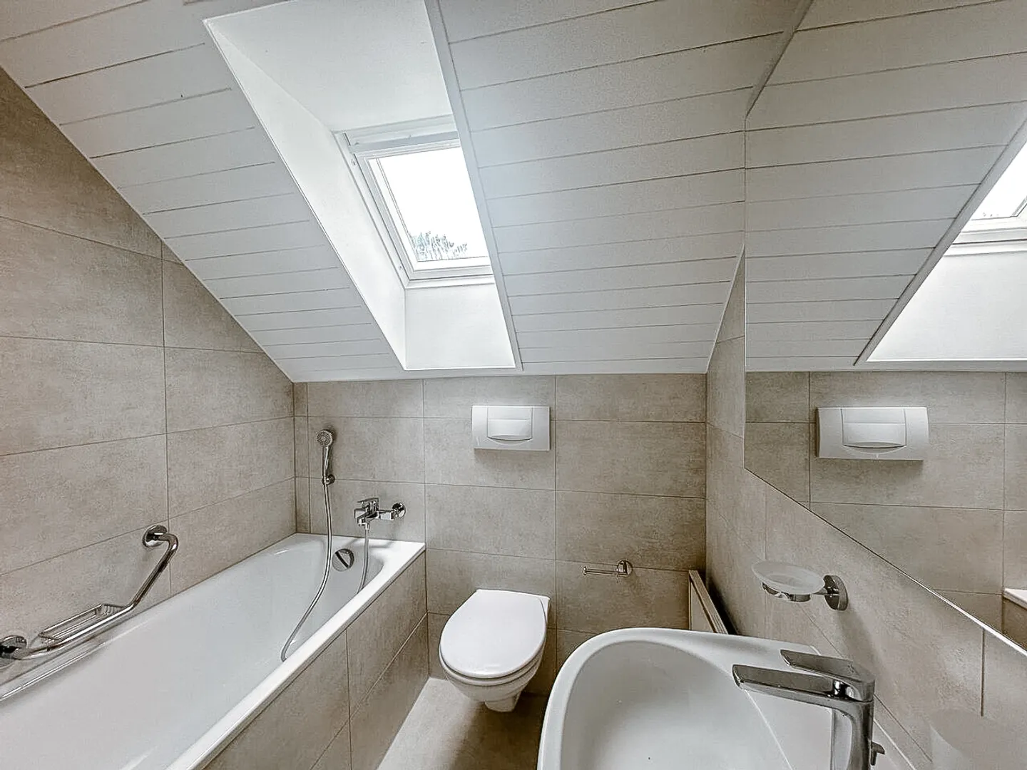 Duplex attico ristrutturato nel vecchio Carouge - Foto 9 di 10