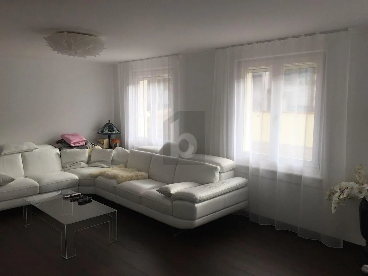 SPACIOUS WITH GARDEN - Photo 2 of 4