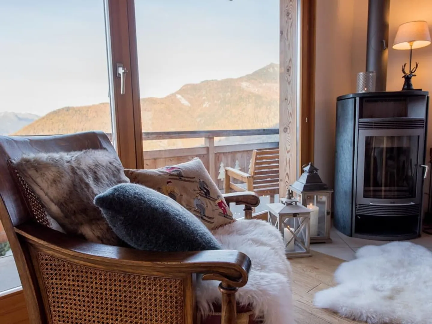 Luxury 5-Bed, 4-Bath Ski-In/Ski-Out Chalet with Breathtaking Views - Photo 3 of 13