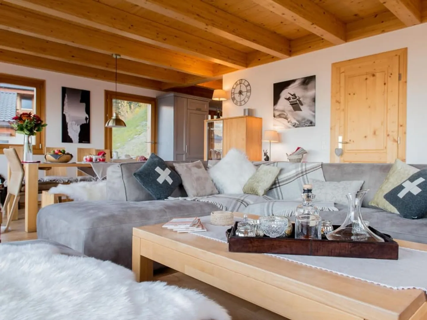 Luxury 5-Bed, 4-Bath Ski-In/Ski-Out Chalet with Breathtaking Views - Photo 4 of 13