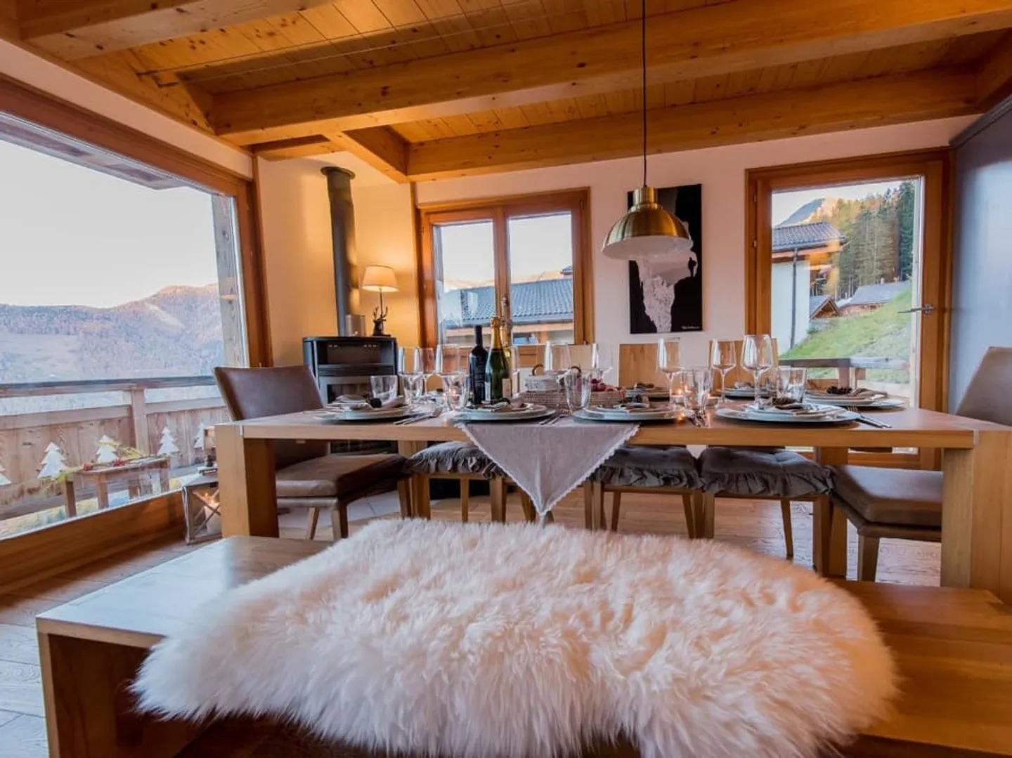 Luxury 5-Bed, 4-Bath Ski-In/Ski-Out Chalet with Breathtaking Views - Photo 5 of 13