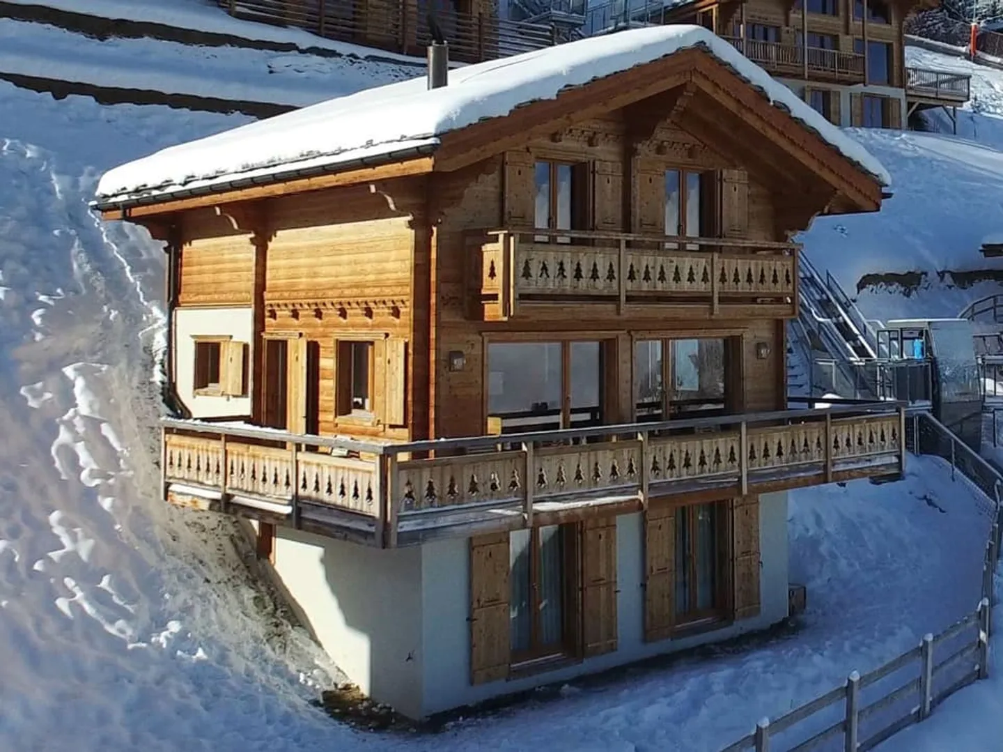 Luxury 5-Bed, 4-Bath Ski-In/Ski-Out Chalet with Breathtaking Views - Photo 1 of 13