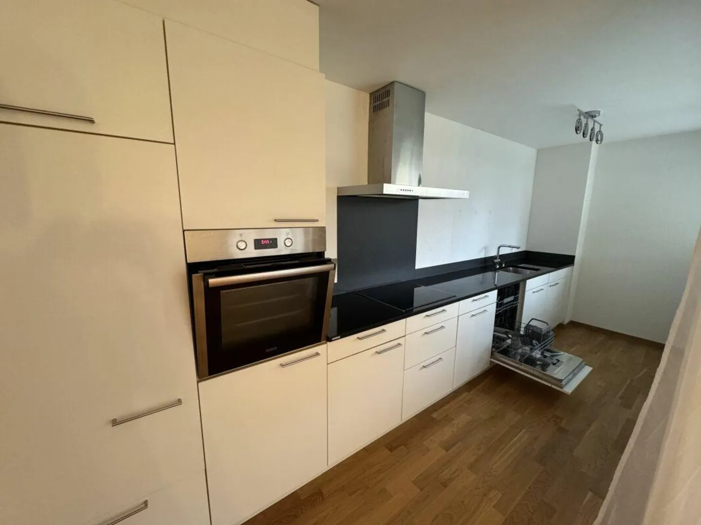 Bright 2.5 room apartment with great expansion - Photo 2 of 9