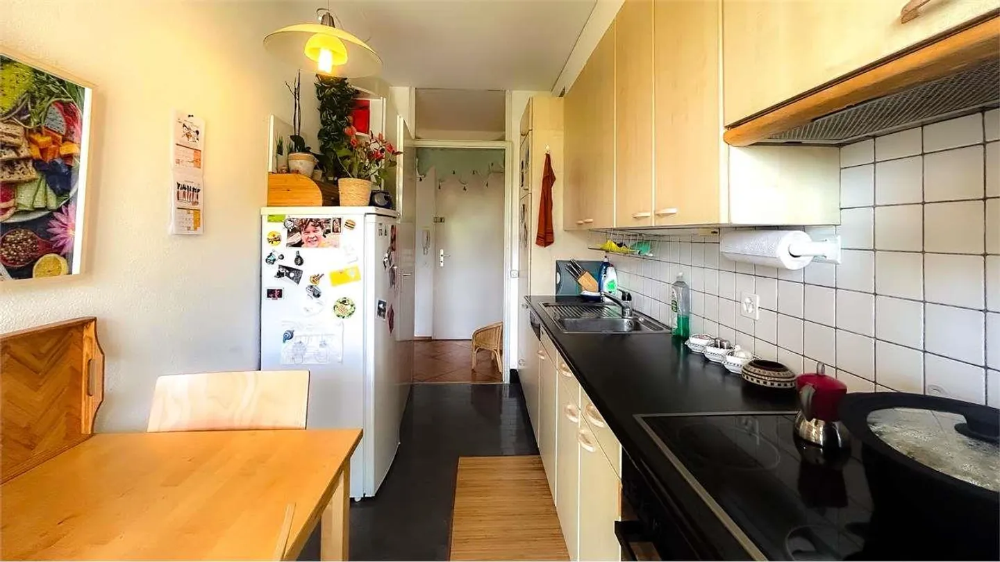 APPARTEMENT LUMINEUX DE 4,5 PIÈCES AVEC GRAND BALCON ET VUE DÉGAGÉE - Photo 4 sur 10