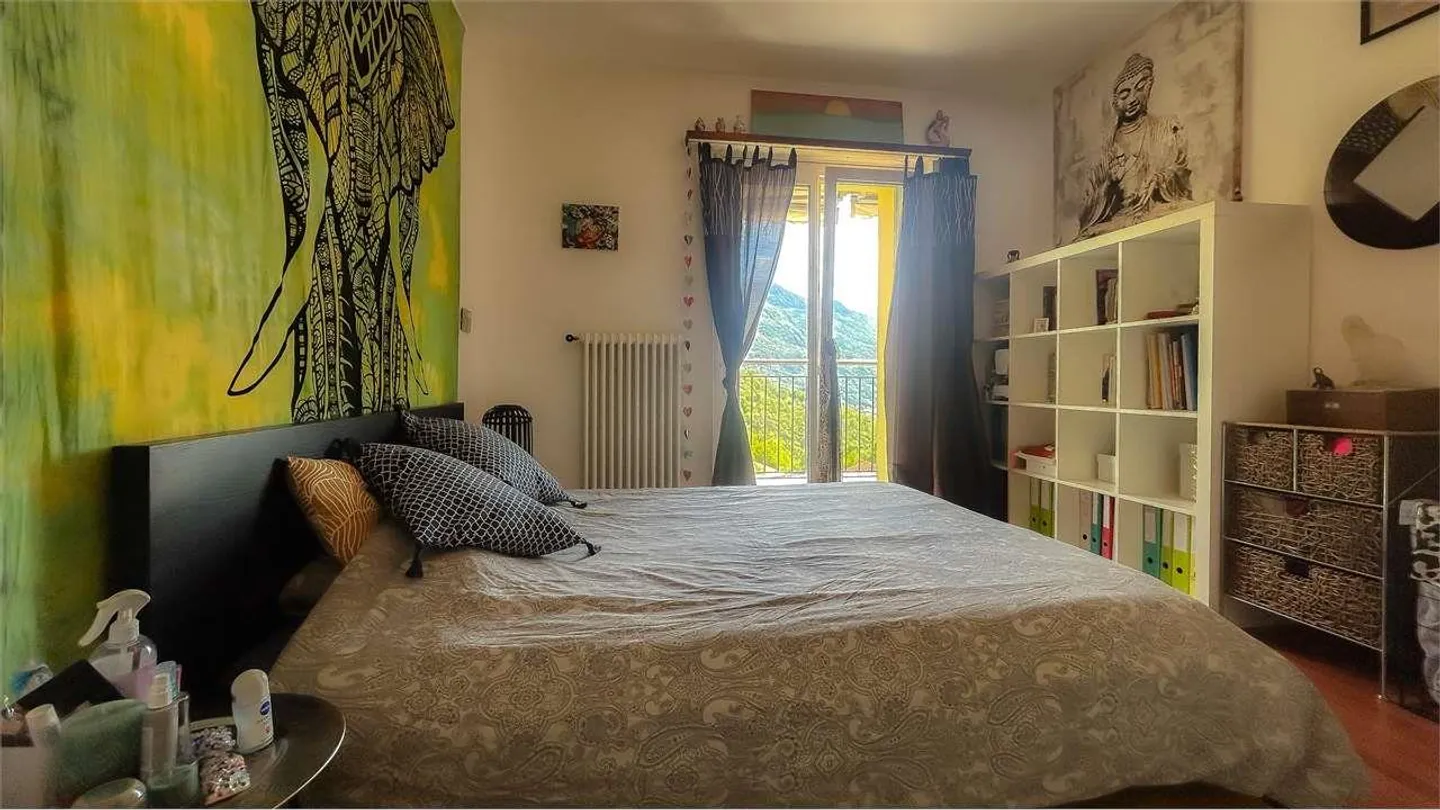 APPARTEMENT LUMINEUX DE 4,5 PIÈCES AVEC GRAND BALCON ET VUE DÉGAGÉE - Photo 5 sur 10