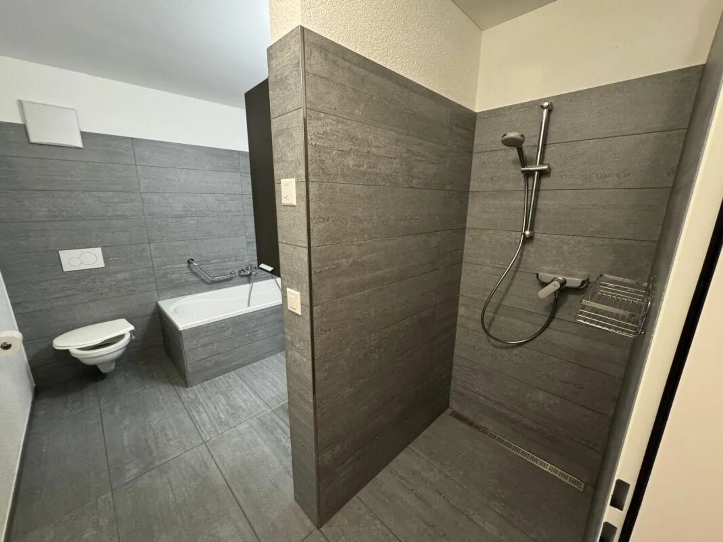 Bright 2.5 room apartment with great expansion - Photo 6 of 9