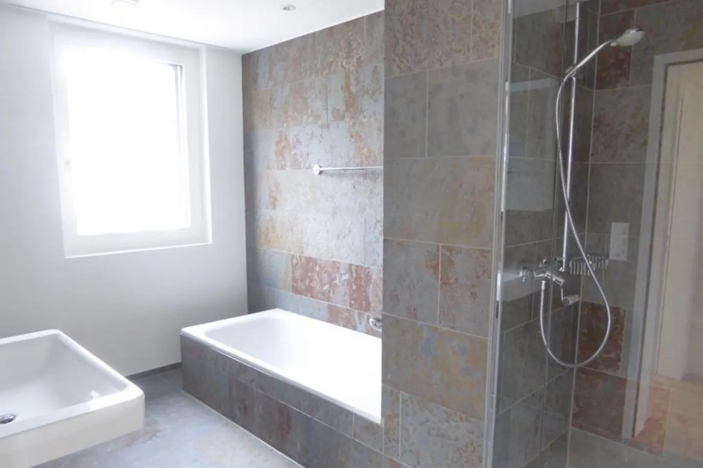 Moderne Wohnung mit schöner Aussicht! - Photo 5 of 7