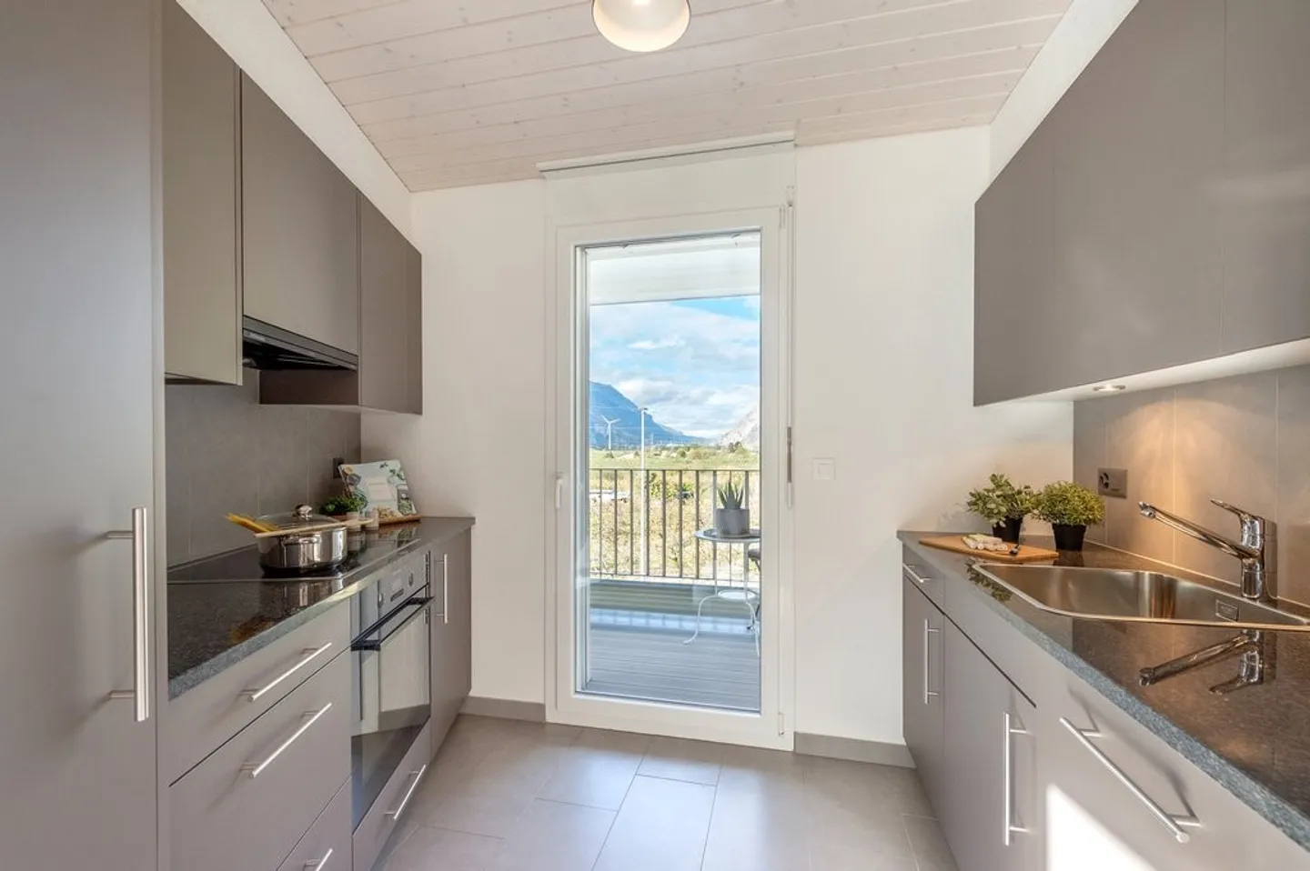 Apartment for rent - Photo 3 of 8