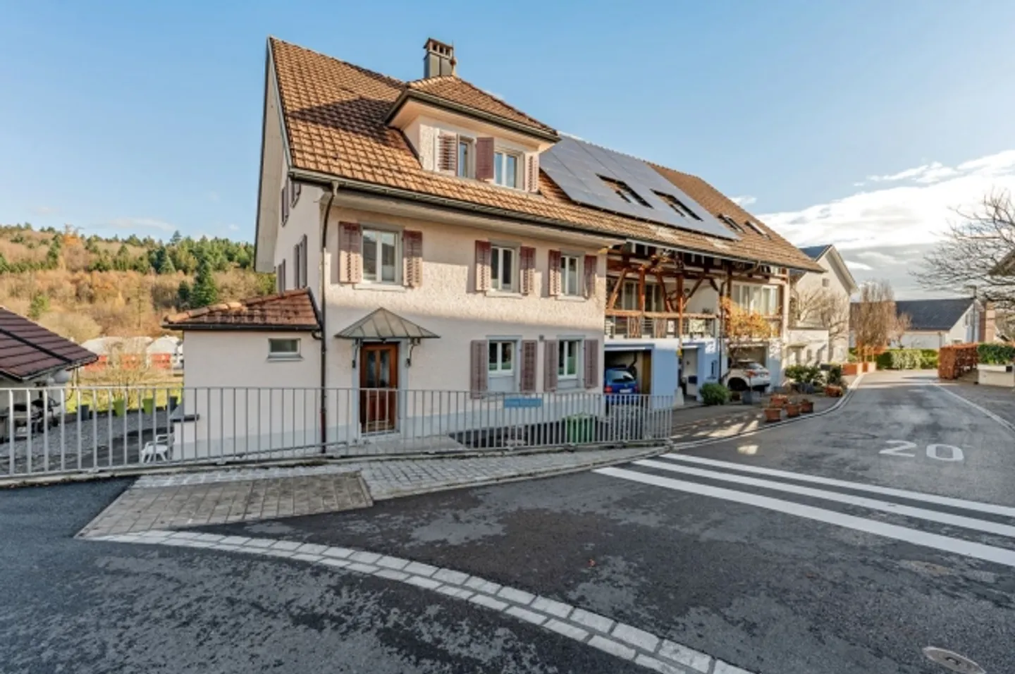 Maison de ville de 5,5 pièces avec piscine à Baden-Dättwil à vendre - Photo 1 sur 13