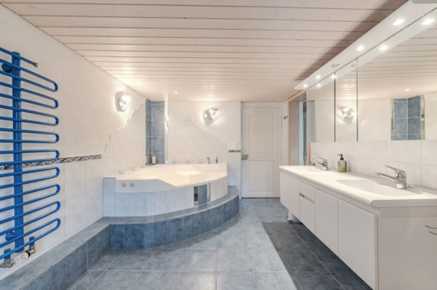 Maison de ville de 5,5 pièces avec piscine à Baden-Dättwil à vendre - Photo 9 sur 13