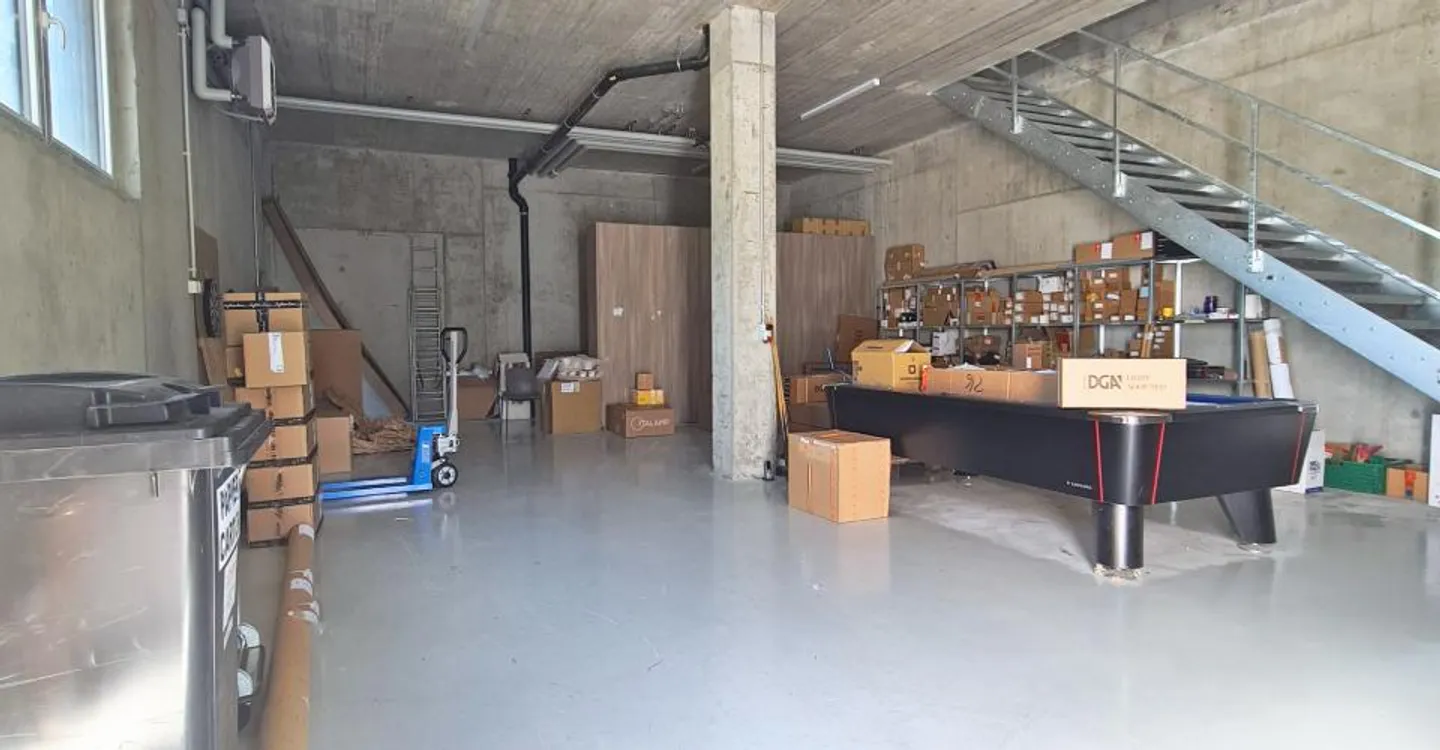 Lokales Triplex - Halle und Büros - Foto 3 von 4