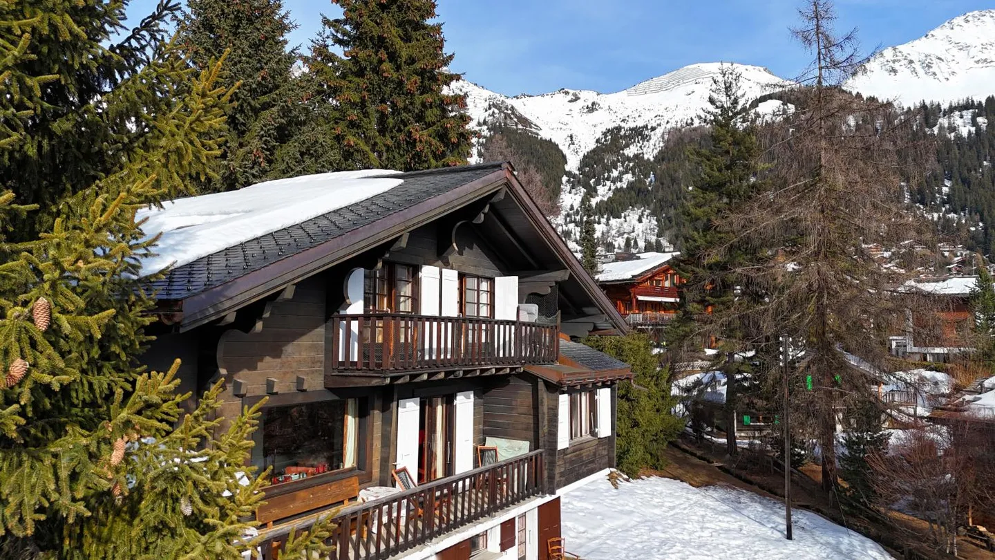 Chalet with 11 rooms - Photo 1 of 13