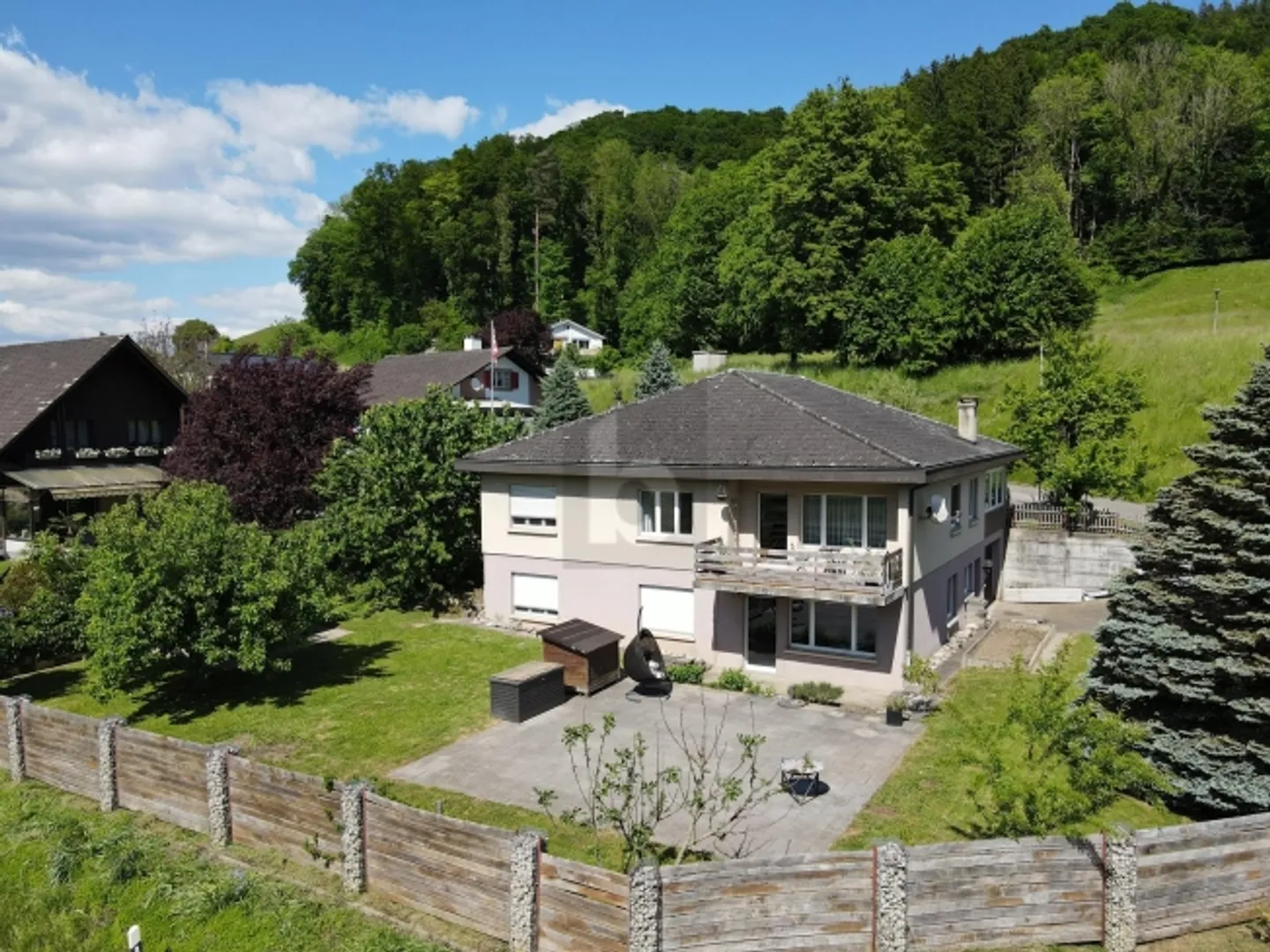 «FREISTEHEND MIT VIEL UMSCHWUNG» - Foto 1 von 6