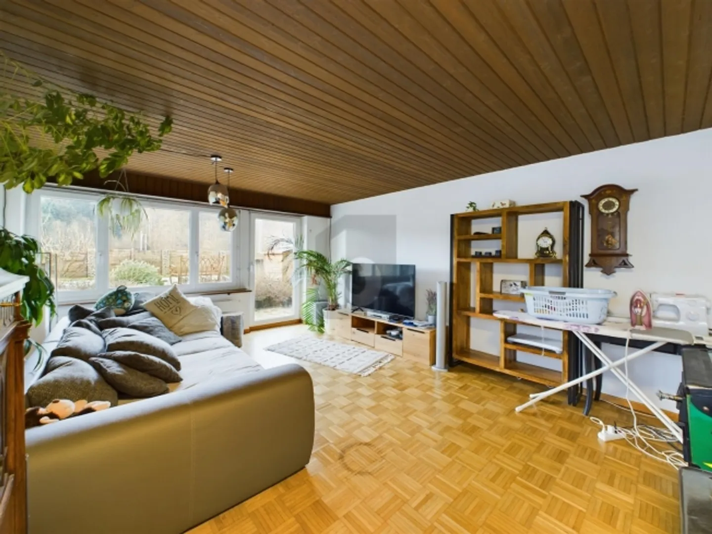 «FREISTEHEND MIT VIEL UMSCHWUNG» - Foto 5 von 6