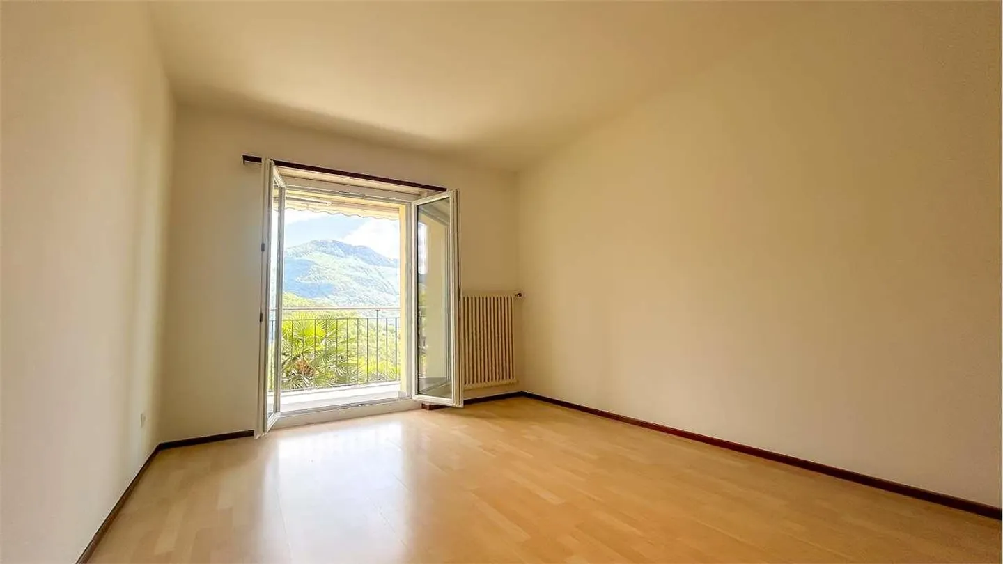 Einladendes 3.5-Zimmer-Wohnung mit Balkon und freier Aussicht - Photo 7 sur 8