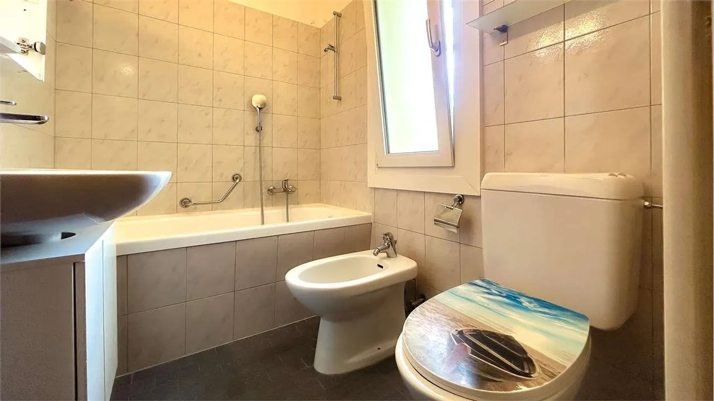 Einladendes 3.5-Zimmer-Wohnung mit Balkon und freier Aussicht - Photo 8 sur 8