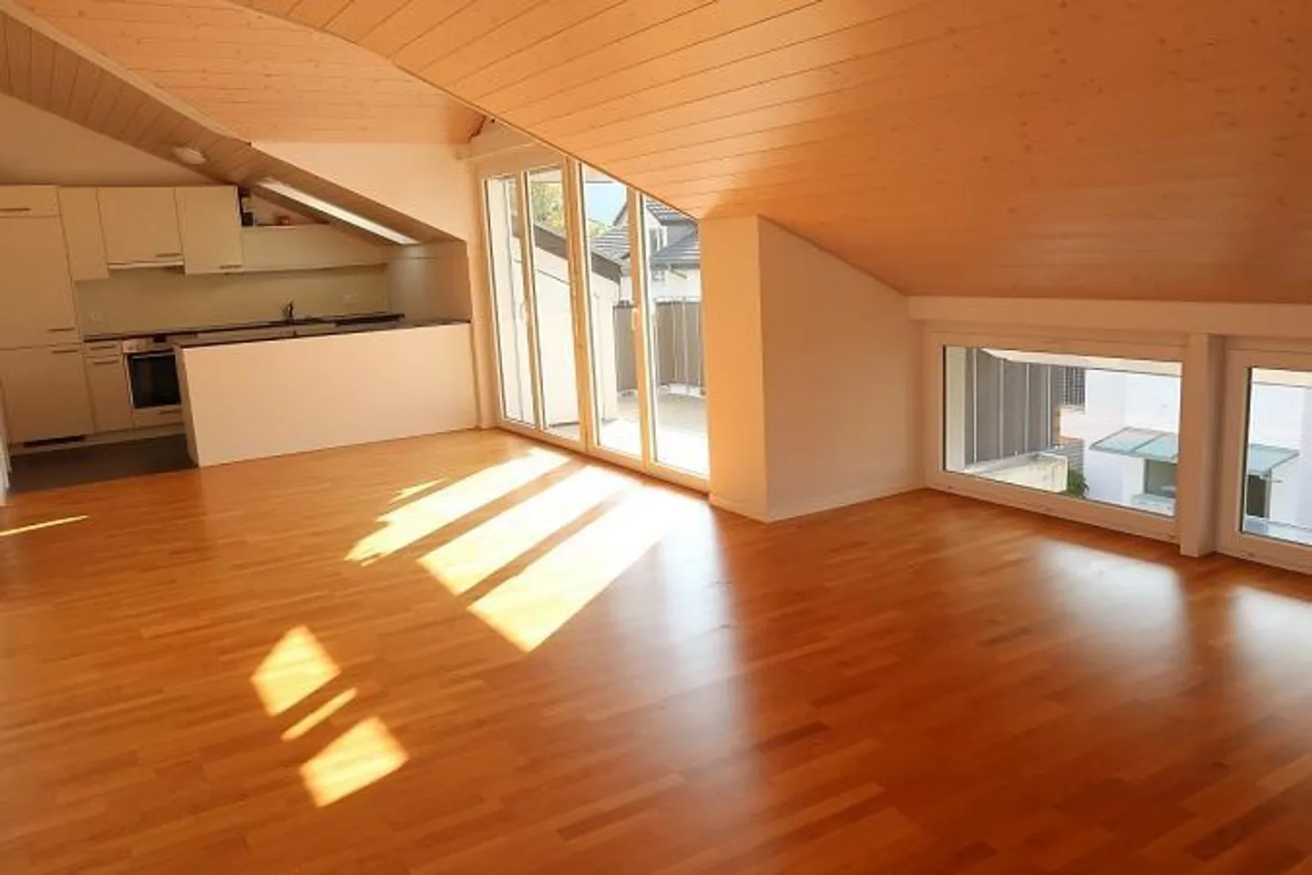 La tua nuova casa: Appartamento attico soleggiato di 4,5 stanze - Foto 3 di 10