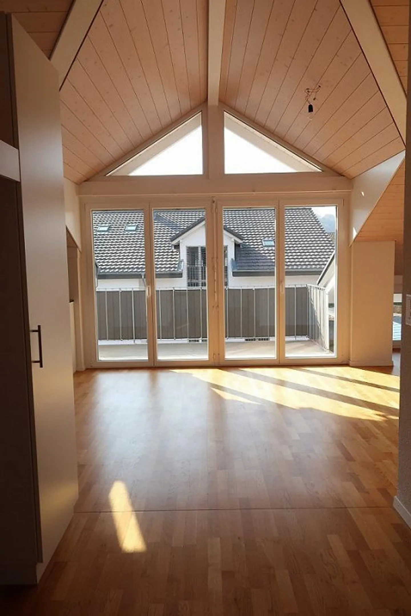 La tua nuova casa: Appartamento attico soleggiato di 4,5 stanze - Foto 5 di 10