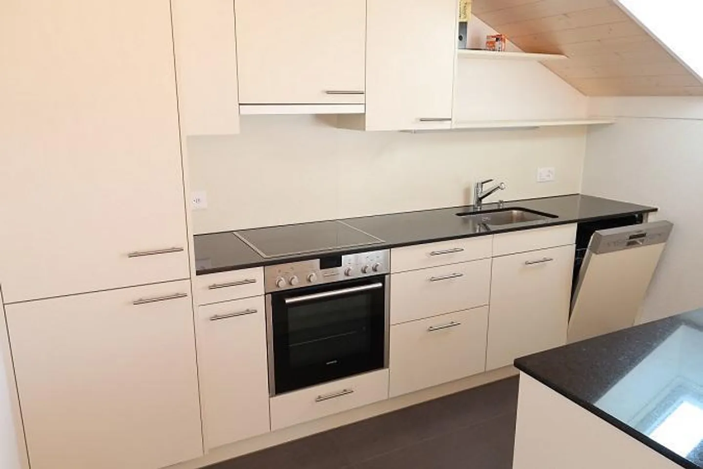 La tua nuova casa: Appartamento attico soleggiato di 4,5 stanze - Foto 2 di 10