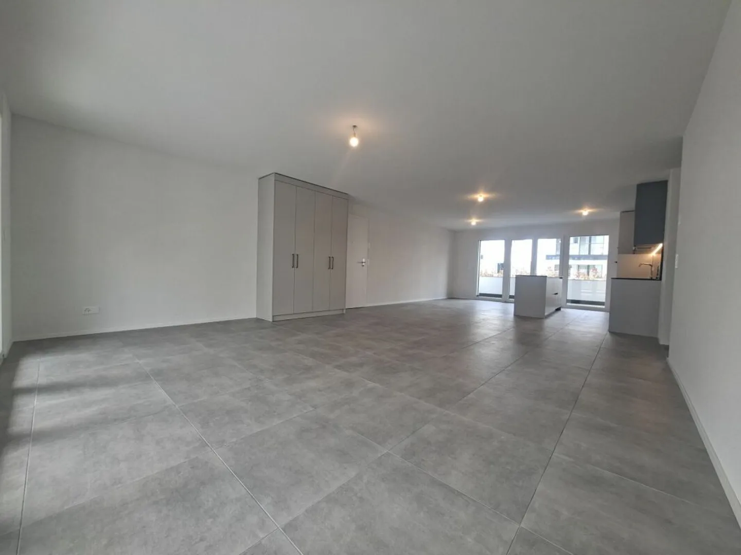 Modern 3.5-Room Apartment - Photo 2 of 11