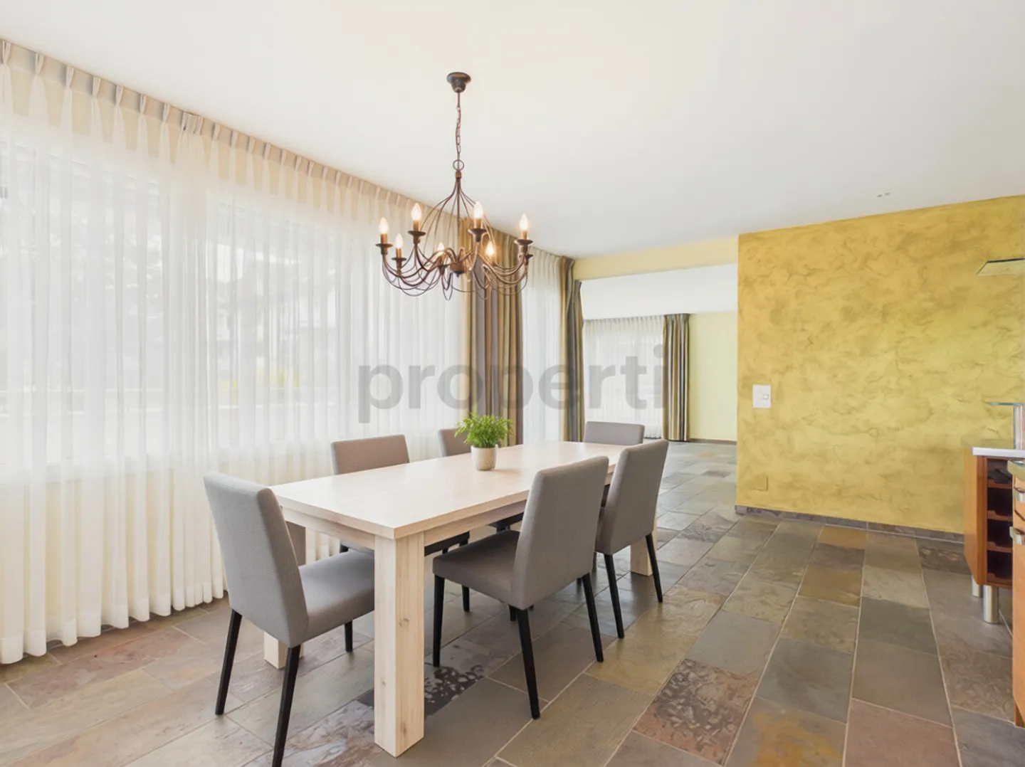 Elegante Dachwohnung in Othmarsingen - Foto 1 von 13