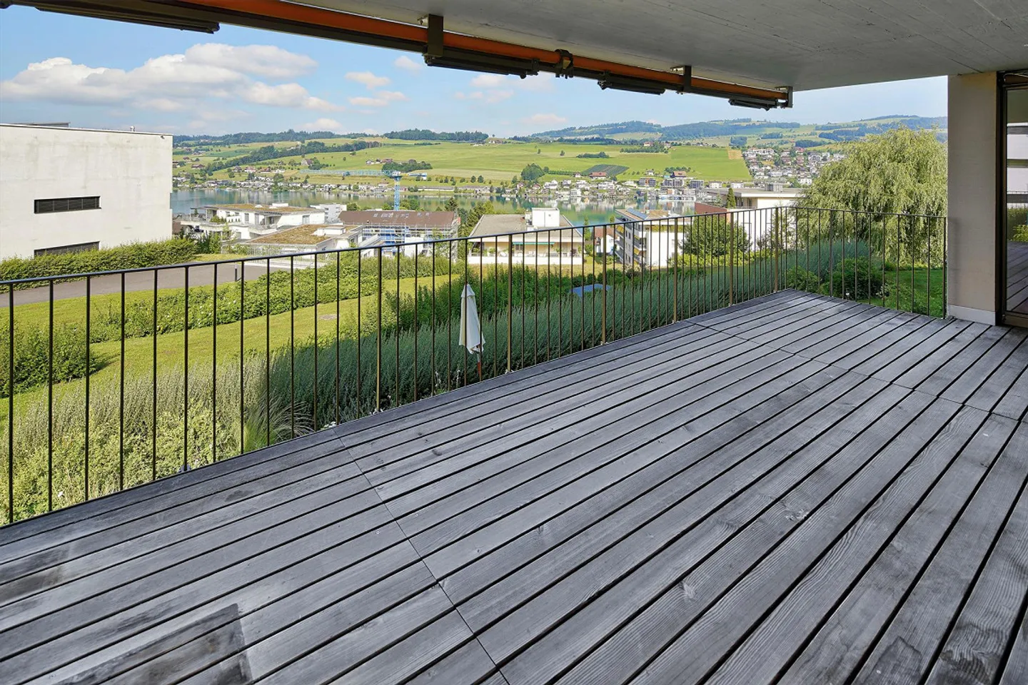 Appartamento luminoso di 4,5 stanze con grande terrazza solare e vista panoramica - Foto 3 di 8