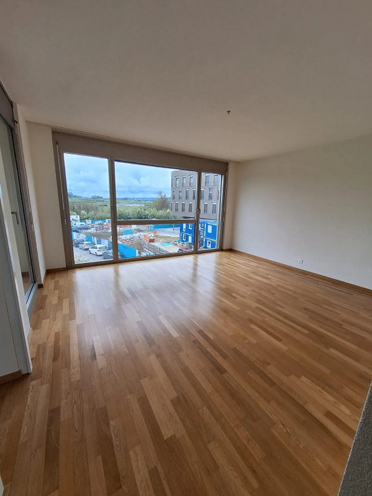 Spacious 5.5 room apartment in Cham available for rent immediately! - Photo 2 of 8