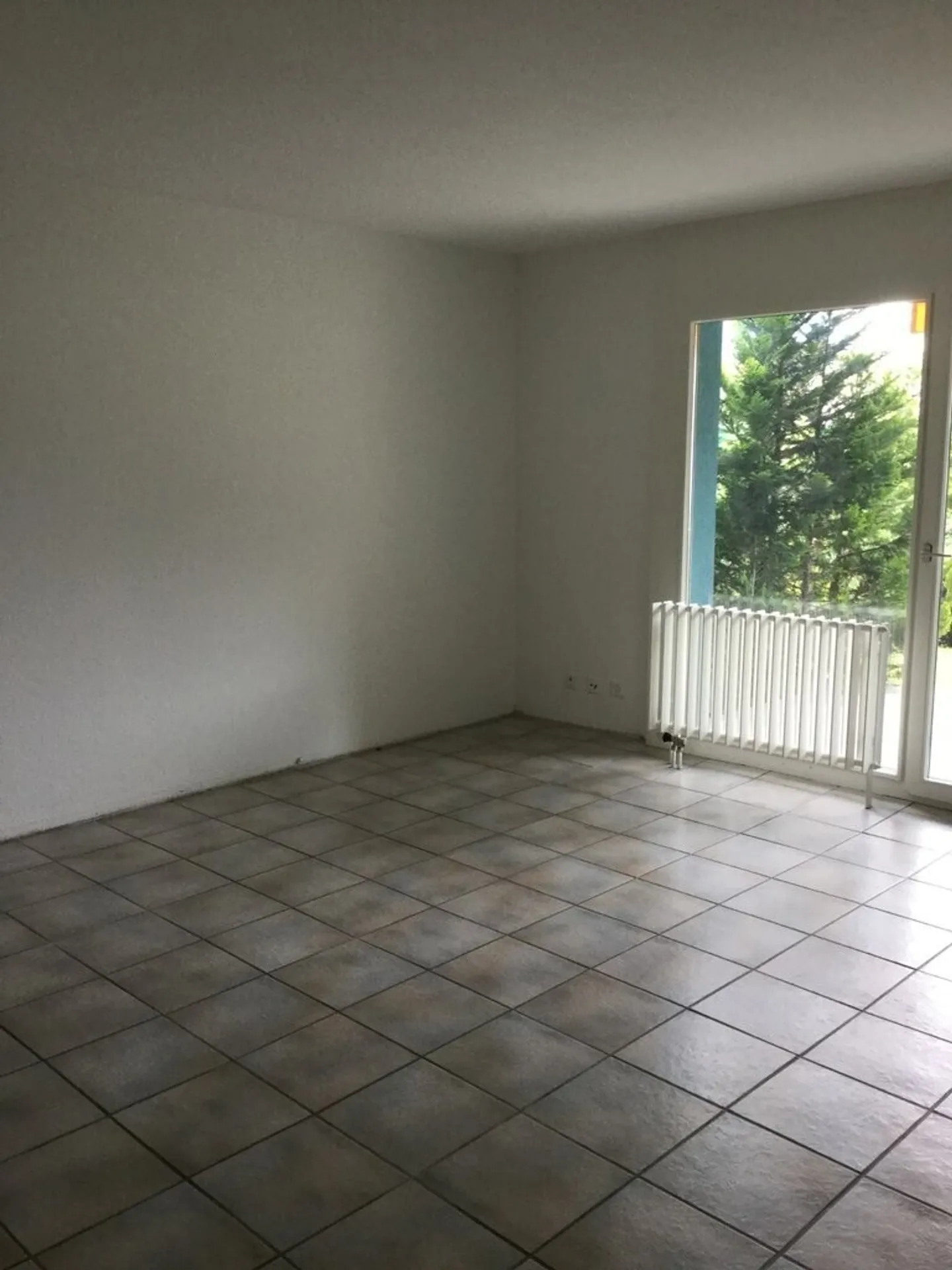 Charmant Appartement Proche Commodités - Photo 3 sur 7