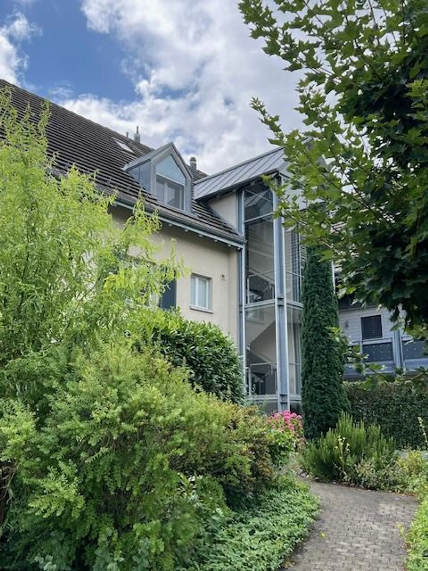 Zu  vermieten sehr ruhige und sonnige 4 1/2 Zimmer Maisonettewohnung - Foto 2 von 26