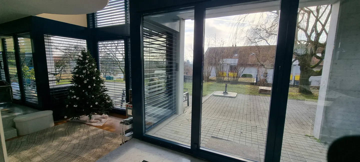 Villa avec grand jardin et panneaux solaires - Photo 5 sur 13