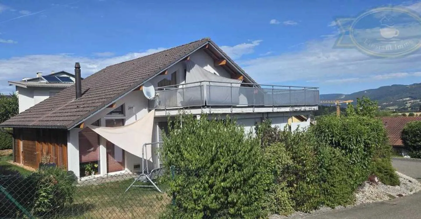 Ampia Casa Familiare a Boécourt - Foto 1 di 11