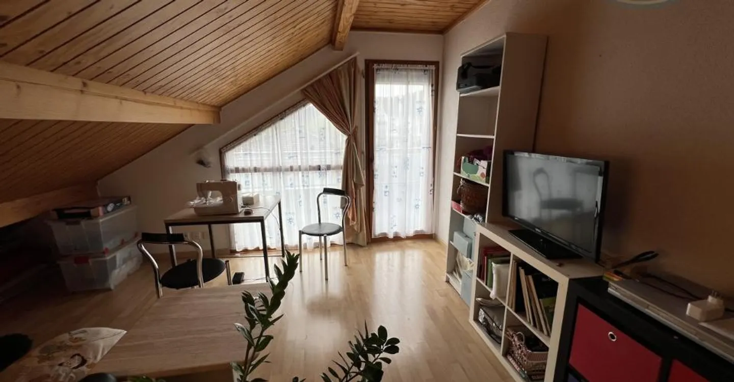Ampia Casa Familiare a Boécourt - Foto 7 di 11