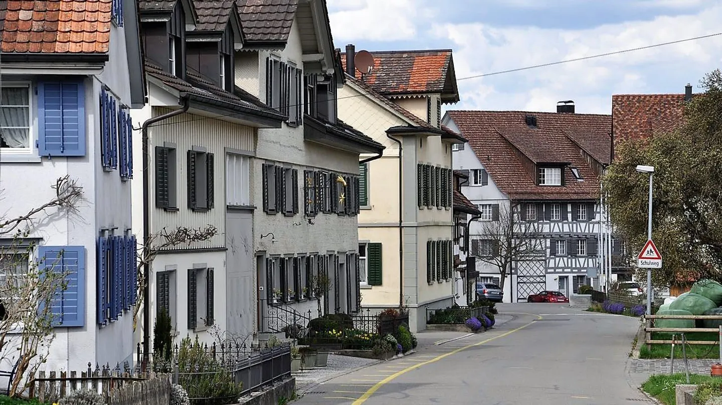 Zu  vermieten sehr ruhige und sonnige 4 1/2 Zimmer Maisonettewohnung - Foto 4 von 26