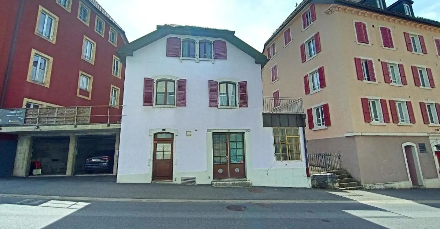 Jolie maison à rénover - Photo 2 sur 16