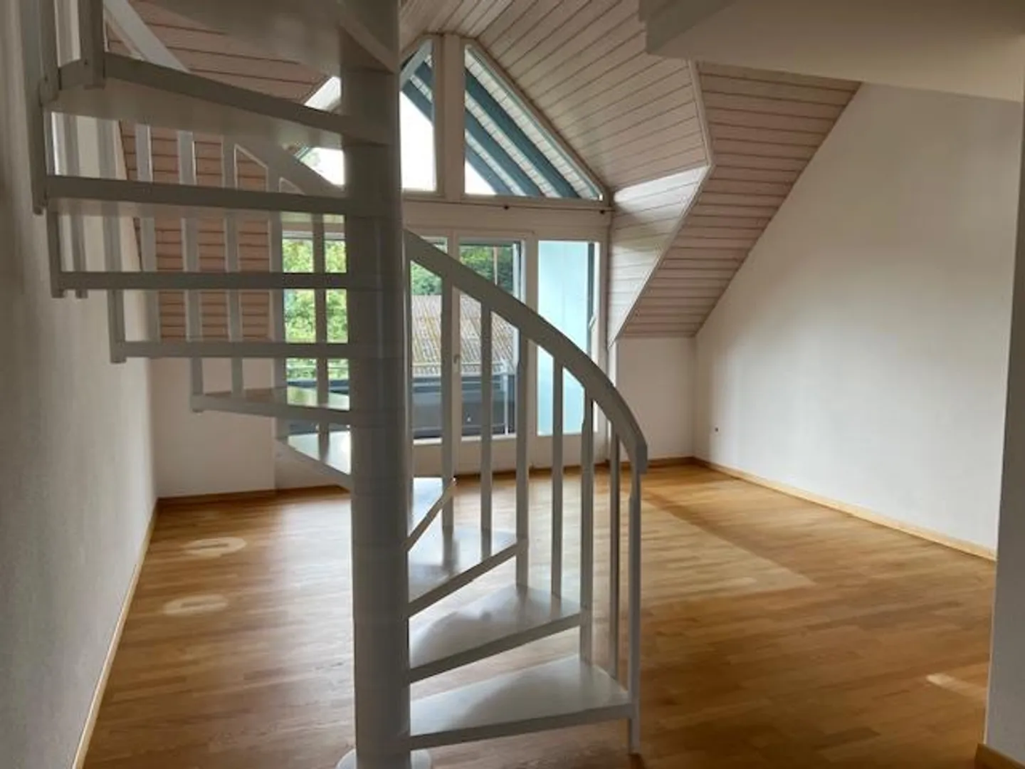 Zu  vermieten sehr ruhige und sonnige 4 1/2 Zimmer Maisonettewohnung - Foto 10 von 26