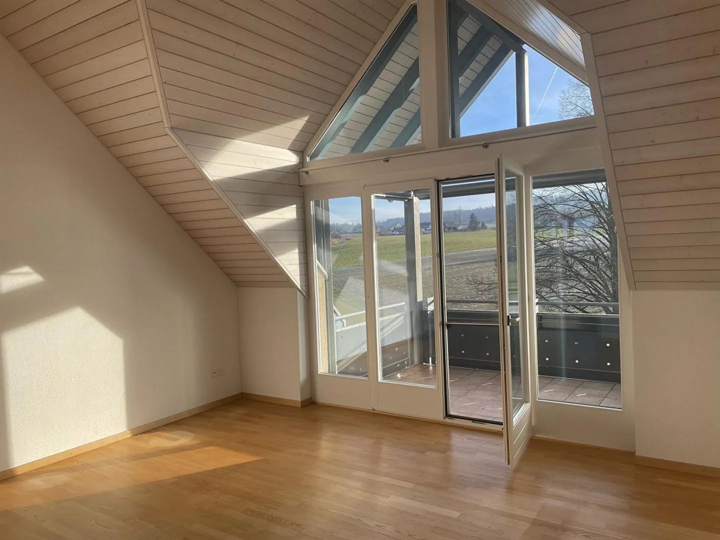 Zu  vermieten sehr ruhige und sonnige 4 1/2 Zimmer Maisonettewohnung - Foto 11 von 26