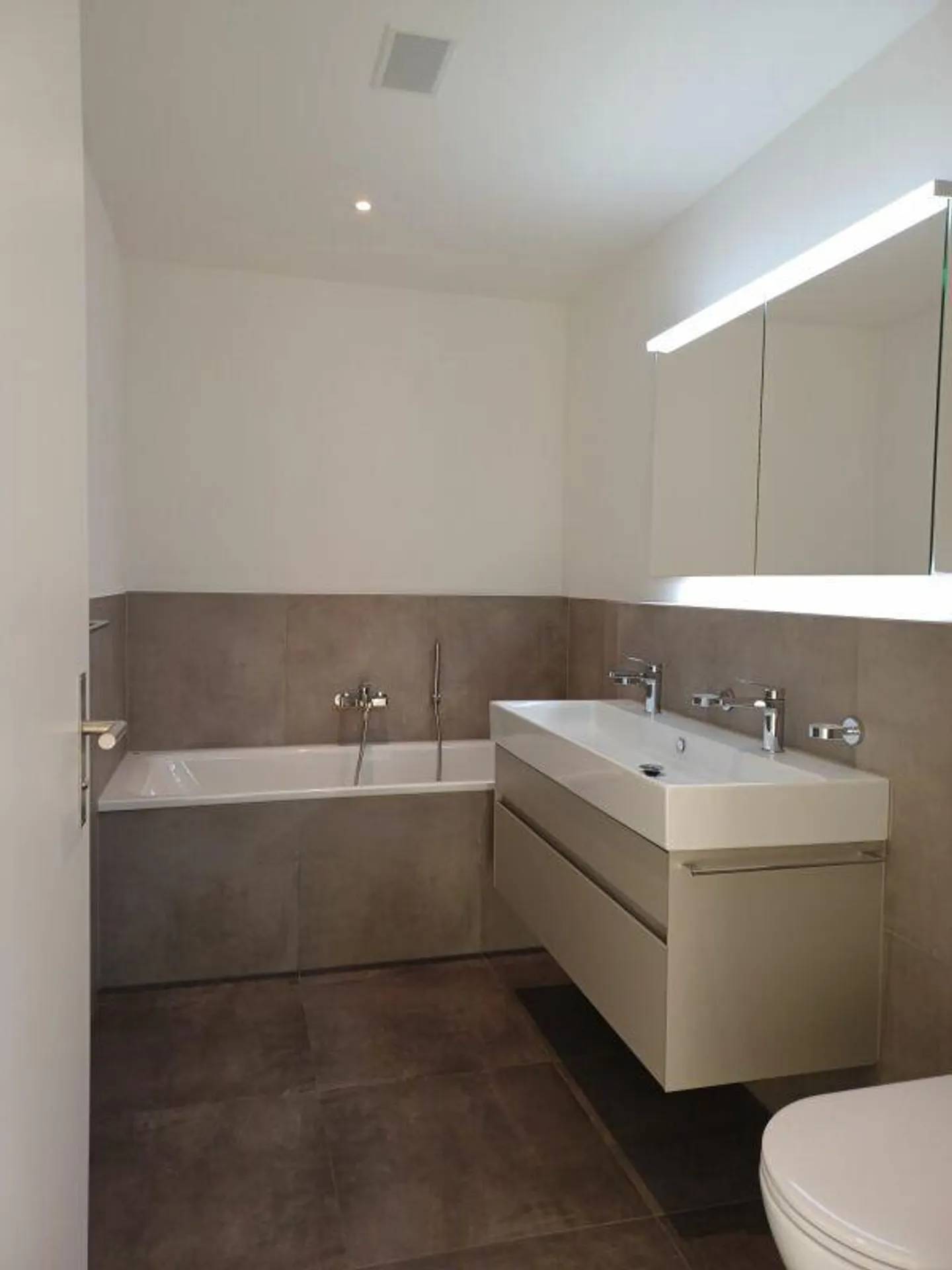 Exclusive grosszügige  4.5-Zimmerwohnung mit Terrasse WE 01 - Foto 5 von 8