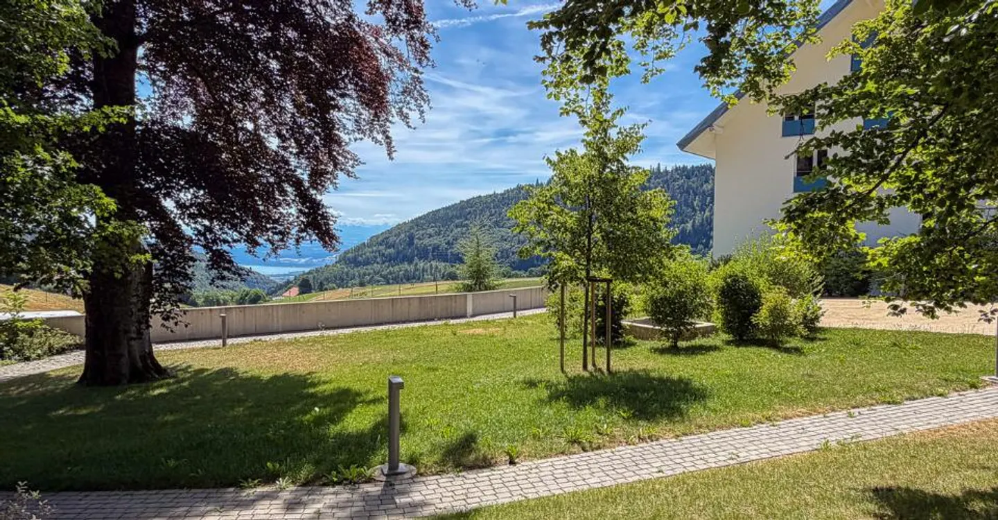 Geräumige 4,5-Zimmer-Wohnung von 127 m2 mit herrlichem Blick - Foto 2 von 12