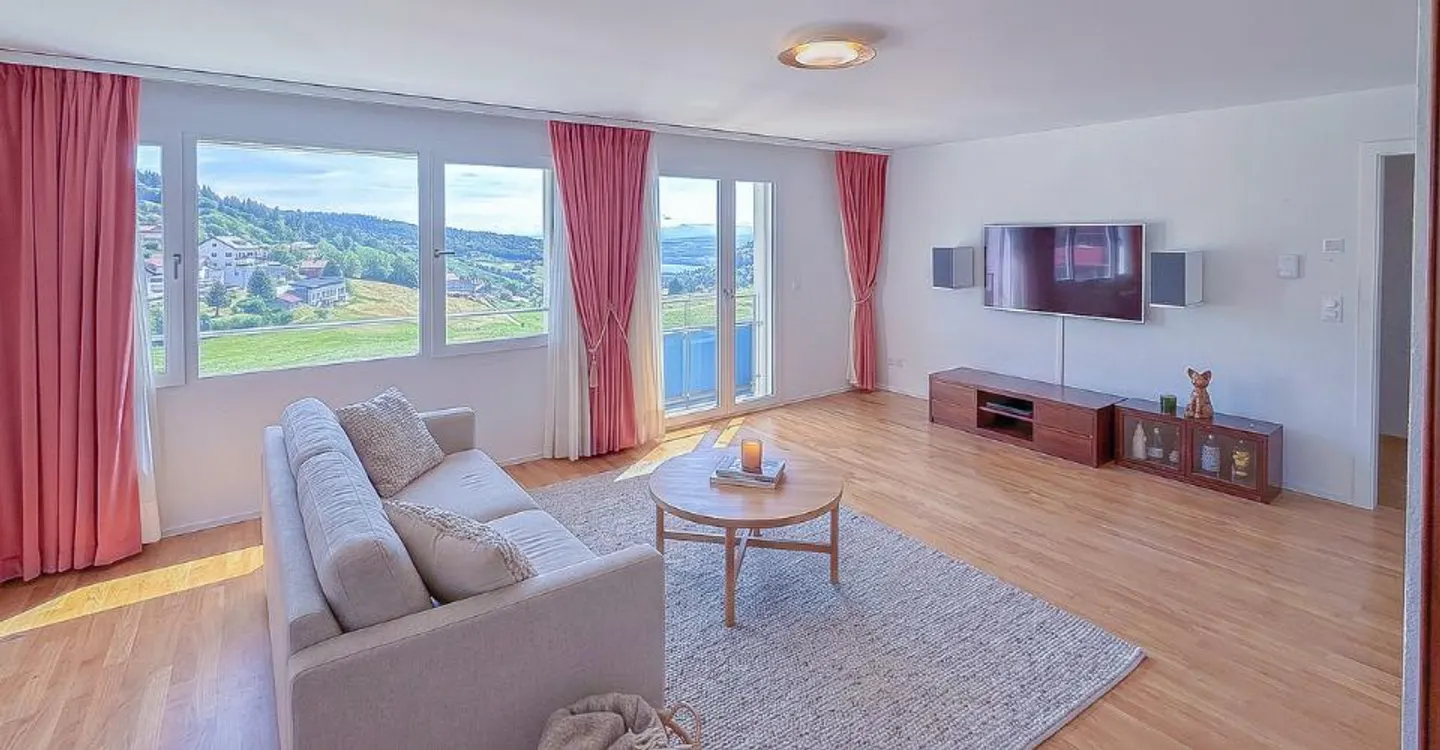 Geräumige 4,5-Zimmer-Wohnung von 127 m2 mit herrlichem Blick - Foto 3 von 12