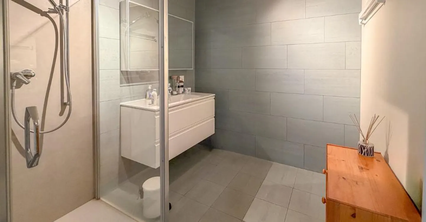 Geräumige 4,5-Zimmer-Wohnung von 127 m2 mit herrlichem Blick - Foto 11 von 12