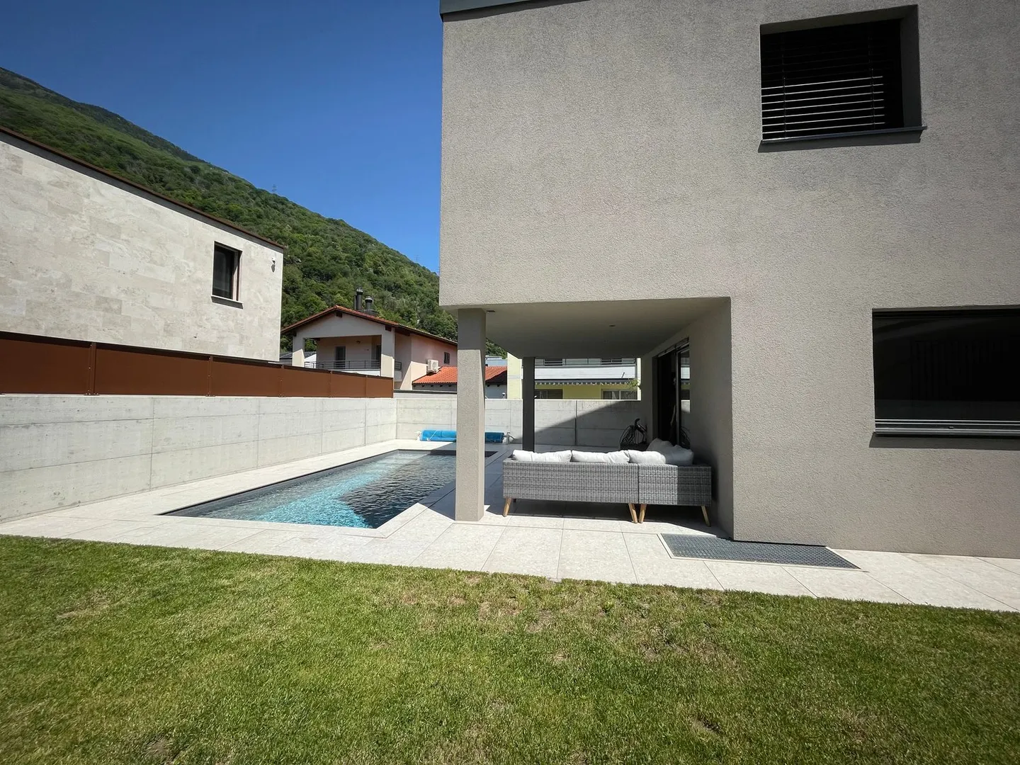 Maison individuelle à Monte Carasso avec jardin et piscine. - Photo 1 sur 12
